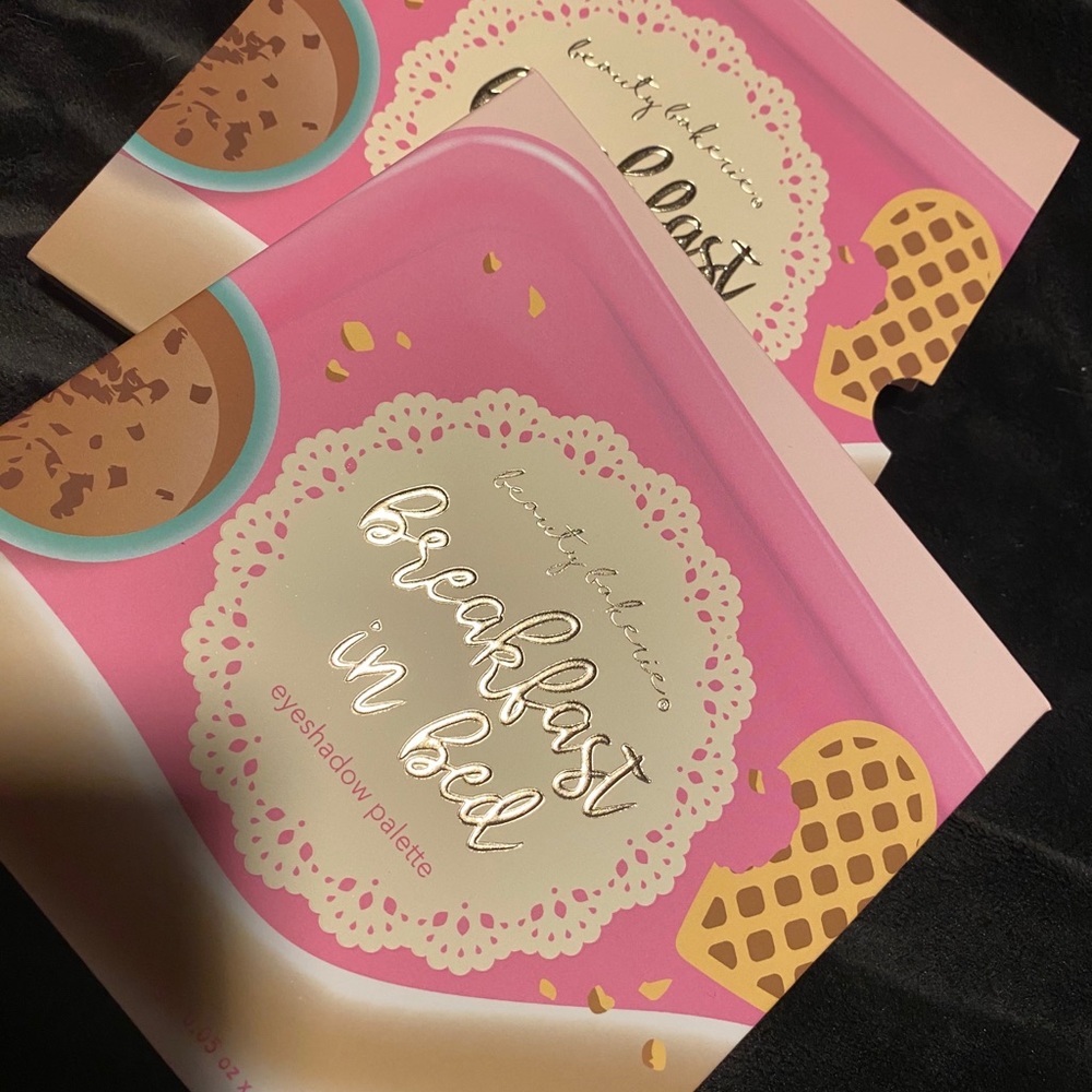 (NEW) Eyeshadow Palette - Picture 2 of 2
